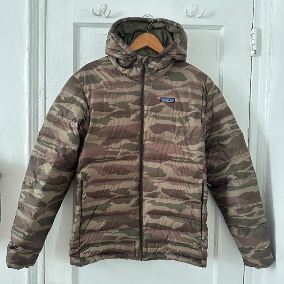 SUPER RARE Patagonia Men's CAMO Down Hooded Puffer